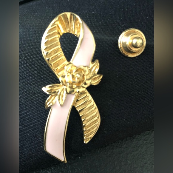 AVON BREAST CANCER AWARENESS PIN w/Rose blossom in light pink and gold. - Picture 2 of 6